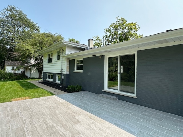 906 Revere Road Glenview, IL 60025 - Photo 29 of 32 a front view of house with yard and trees around