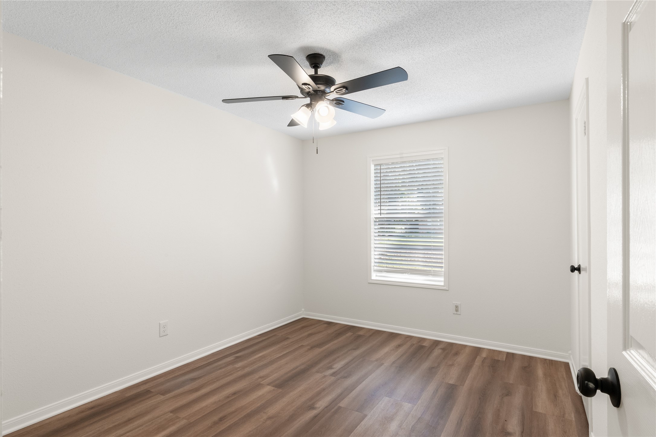 907 Avenue B Sweeny, TX 77480 - Photo 19 of 23 Bedroom 3