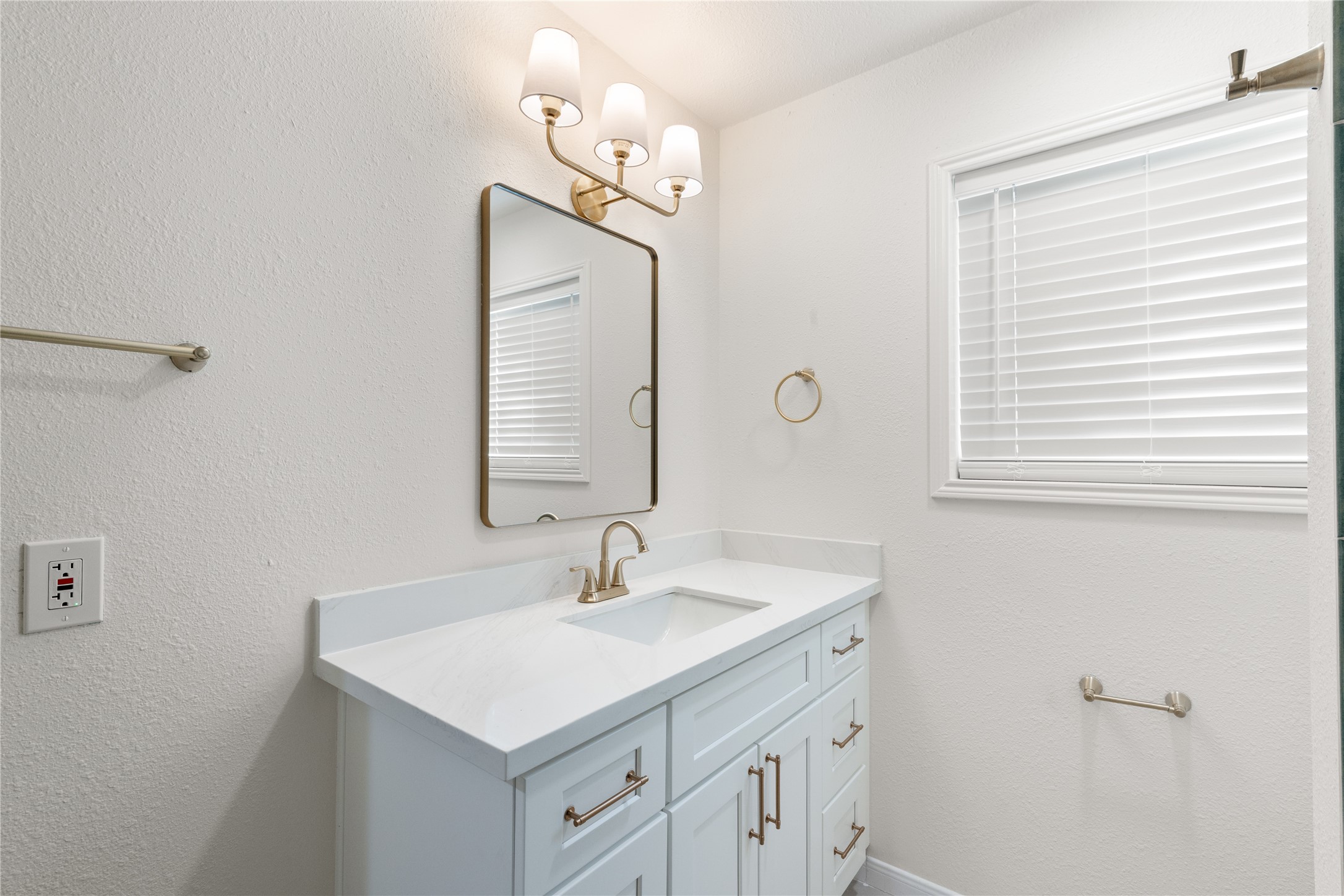 907 Avenue B Sweeny, TX 77480 - Photo 21 of 23 Another view of Bathroom 2