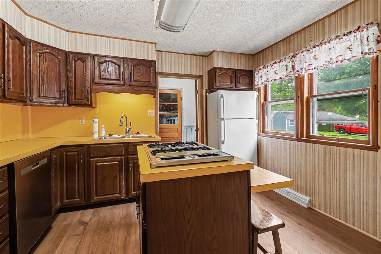 286 3rd Street Manistee, MI 49660 - Photo 8 of 27