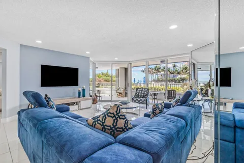 $1,100,000 | 5200 North Ocean Drive, Unit 102, Singer Island, FL 33404