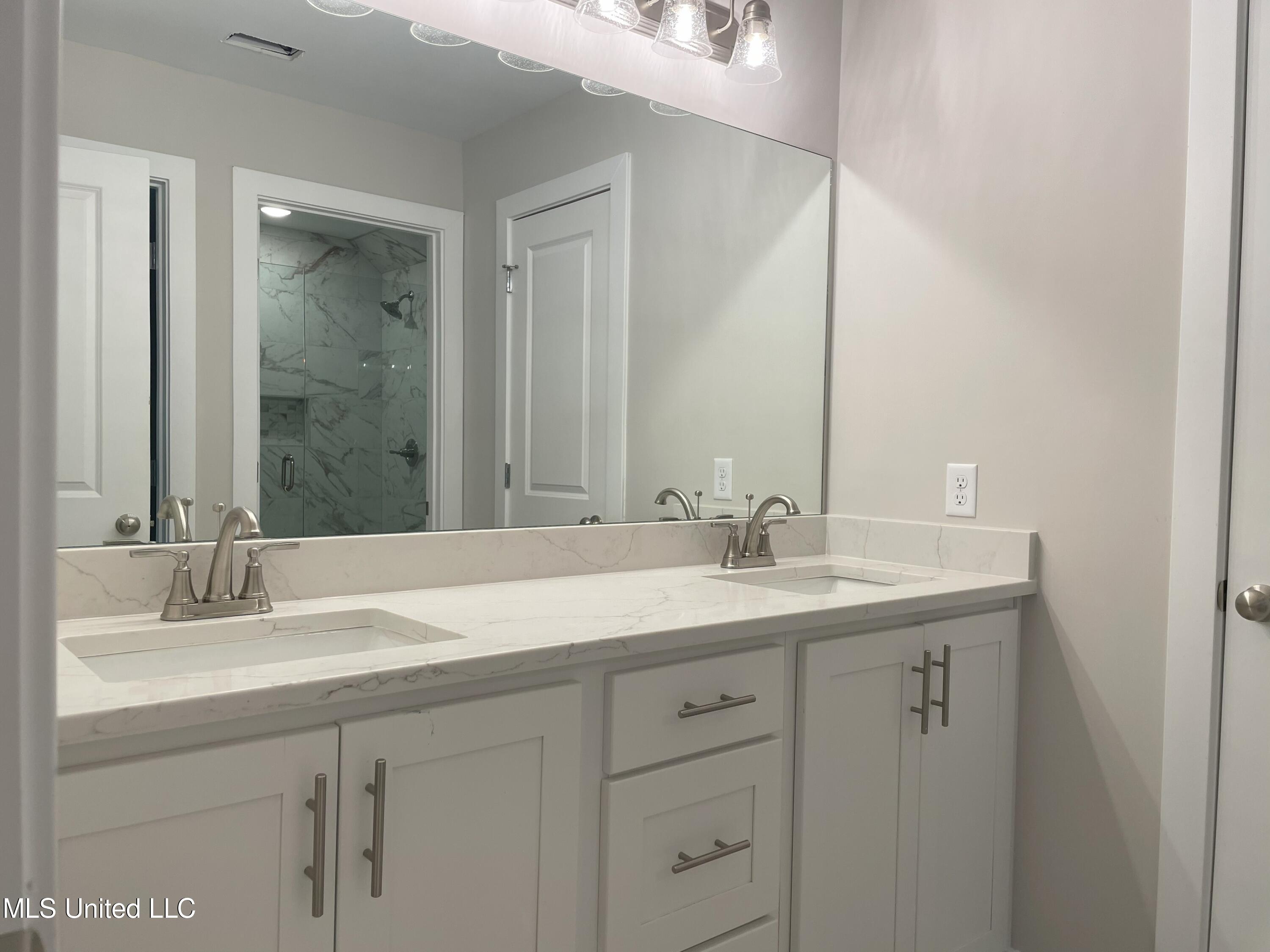 9092 Bennett Trail Hernando, MS 38632 - Photo 15 of 18 Up Bathroom