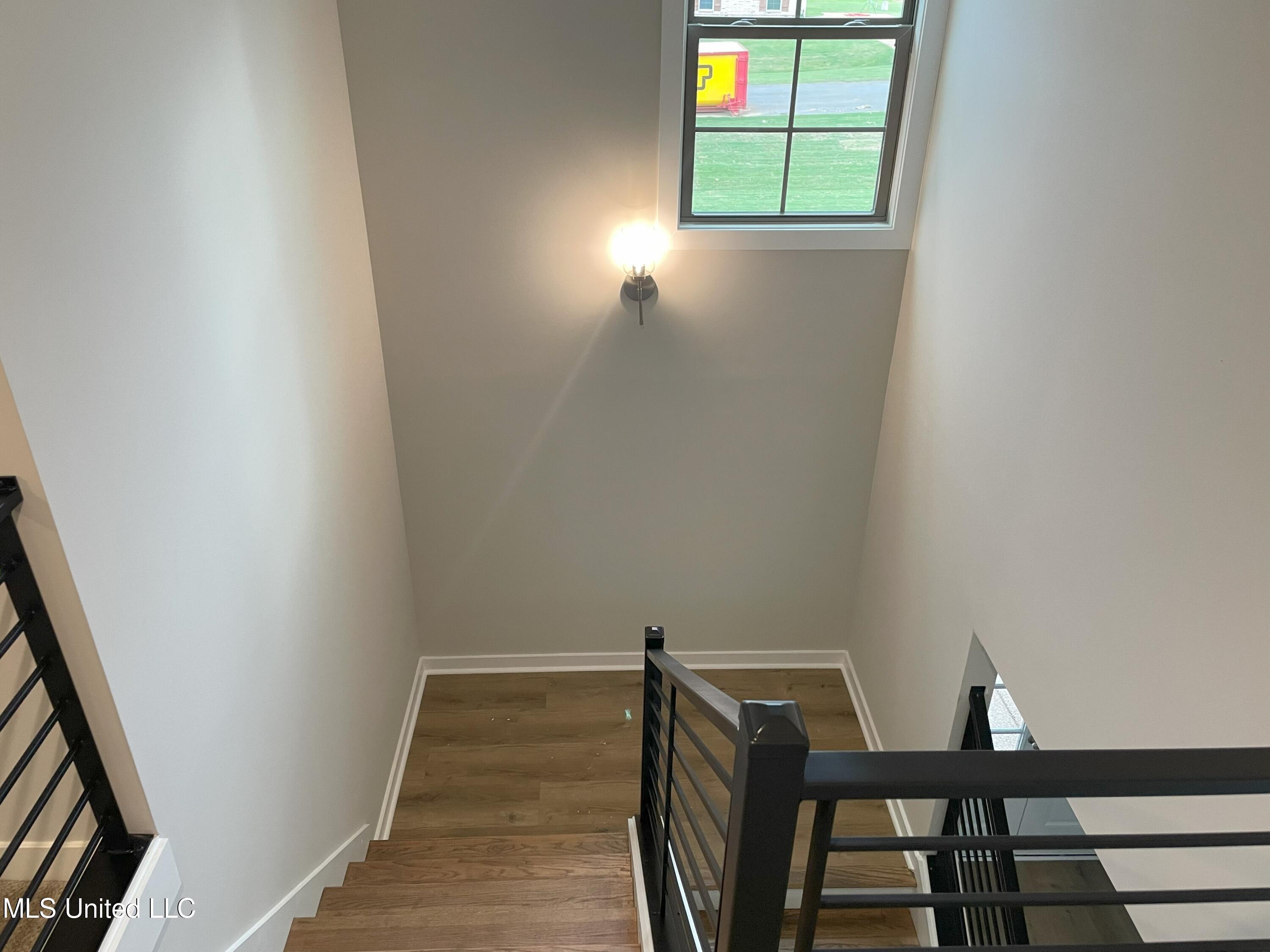 9092 Bennett Trail Hernando, MS 38632 - Photo 17 of 18 Staircase