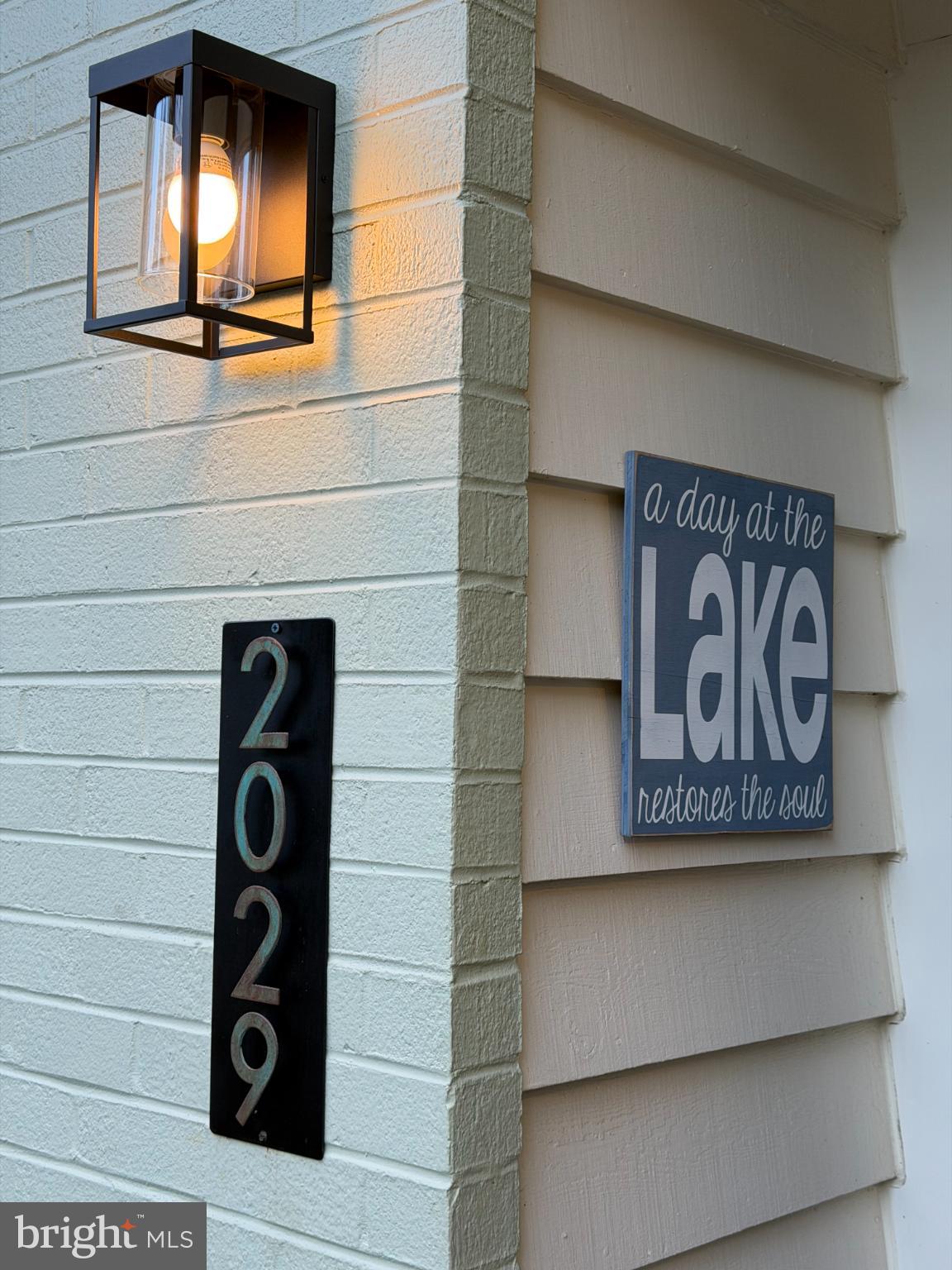 Charming lakeside retreat entrance.