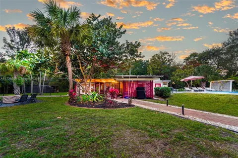 a view of park with entertaining space