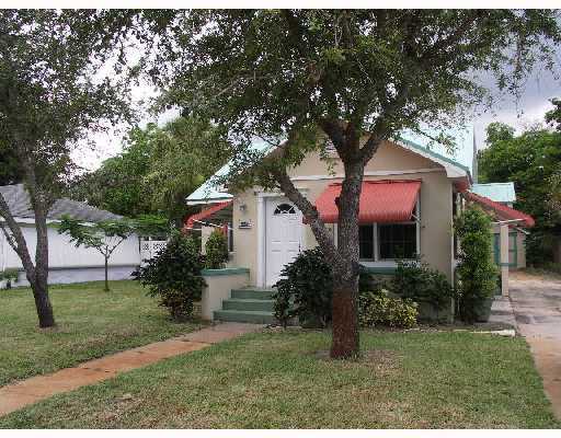 652 Southwest Cleveland Avenue Stuart, FL 34994 - Photo 1 of 6 Primary Photo