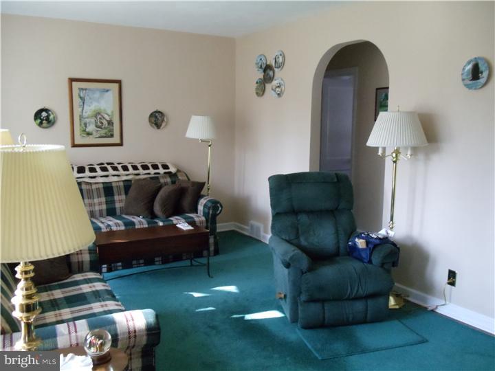 451 Wells Road Doylestown, PA 18901 - Photo 5 of 10 Living Room
