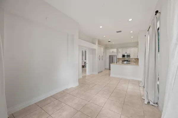 $6,900 | 2055 Regents Boulevard, West Palm Beach, FL 33409