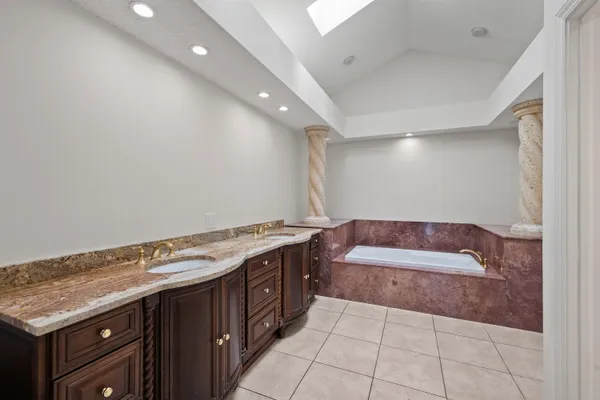 $6,900 | 2055 Regents Boulevard, West Palm Beach, FL 33409