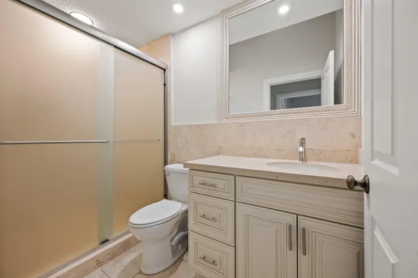 $6,900 | 2055 Regents Boulevard, West Palm Beach, FL 33409