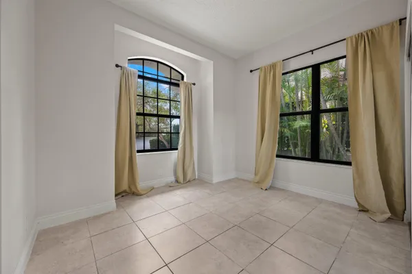 $6,900 | 2055 Regents Boulevard, West Palm Beach, FL 33409