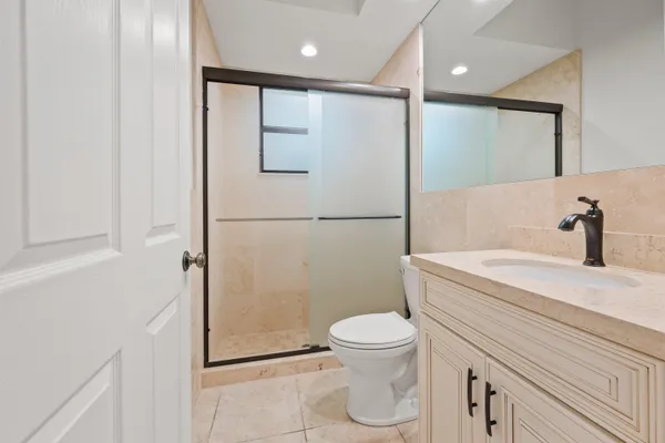 $6,900 | 2055 Regents Boulevard, West Palm Beach, FL 33409