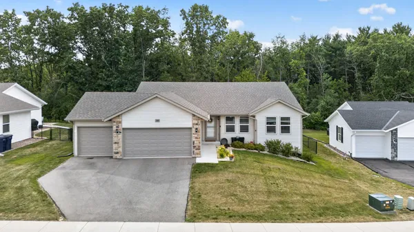$519,000 | 3305 Emerald Drive, Janesville, WI 53546