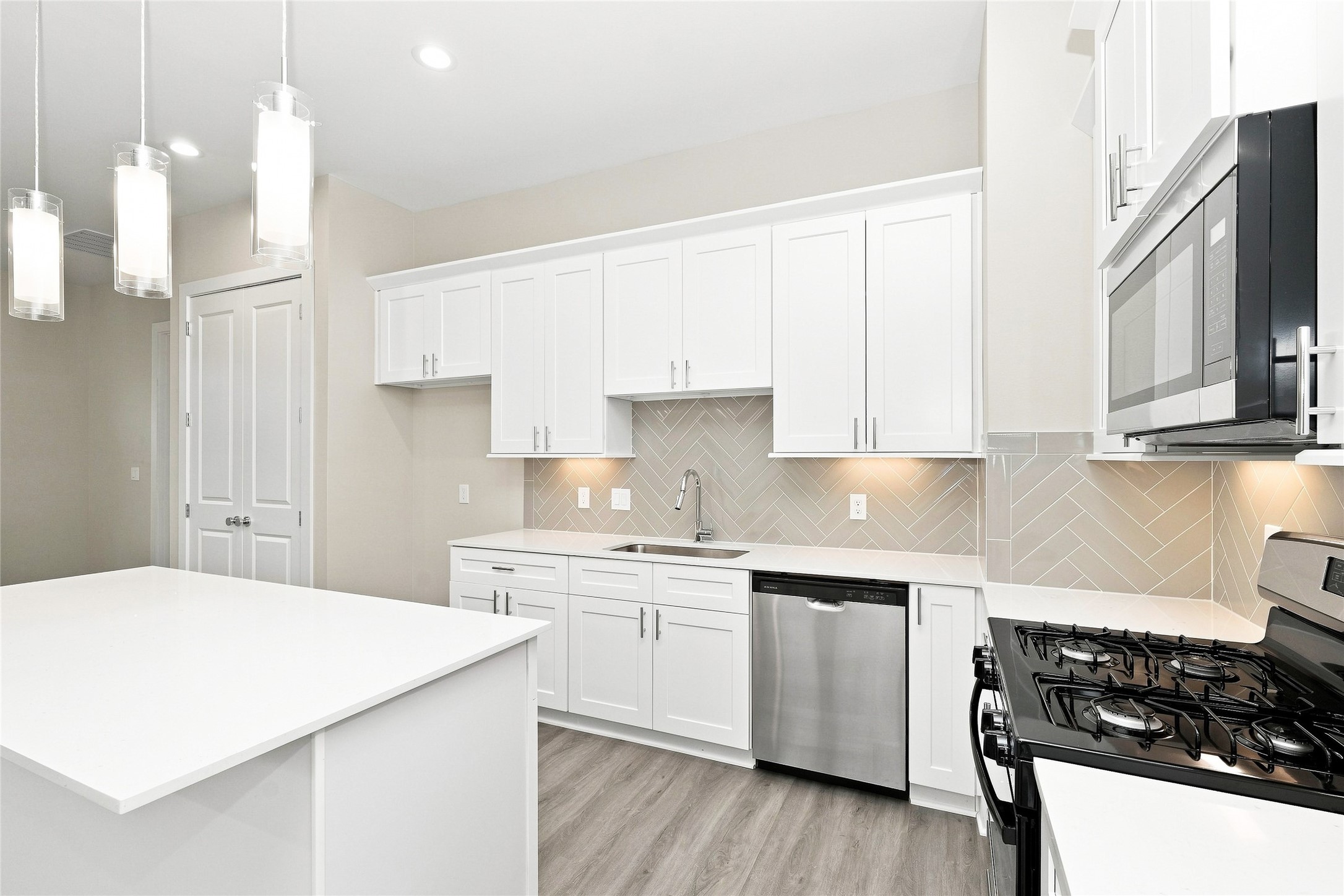 8316 Curry Road, Unit A Houston, TX 77093 - Photo 5 of 15 Gallery Image 5