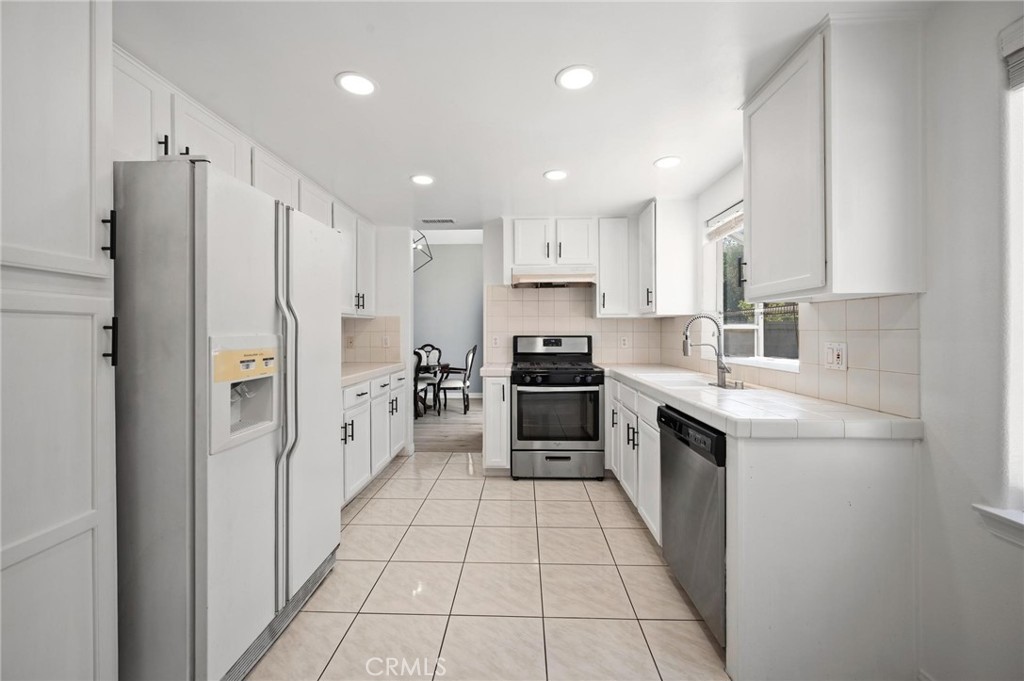 17543 Saticoy Street Northridge, CA 91325 - Photo 14 of 52