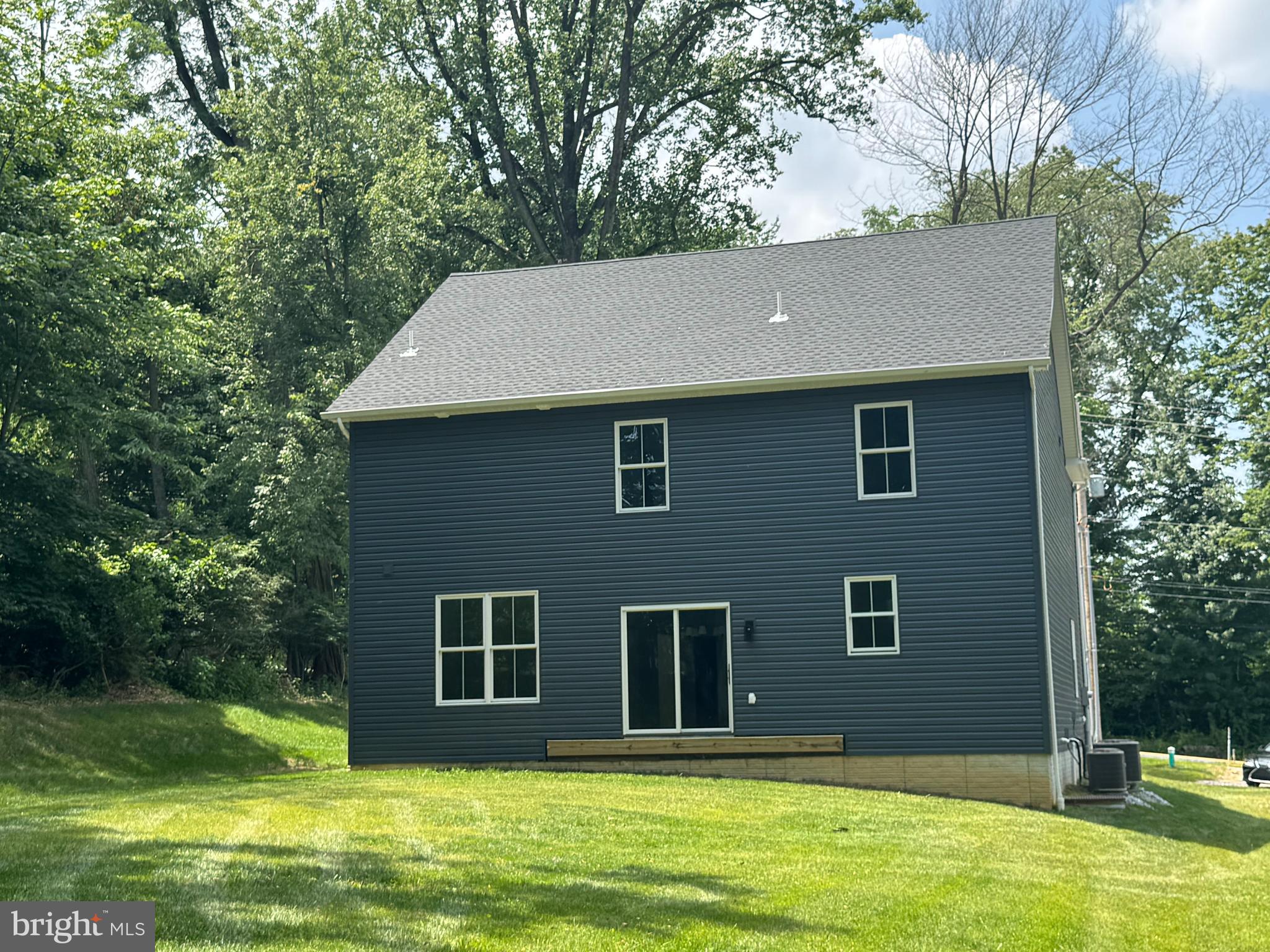 731 Locust Grove Road York, PA 17402 - Photo 2 of 27 Gallery Image 2