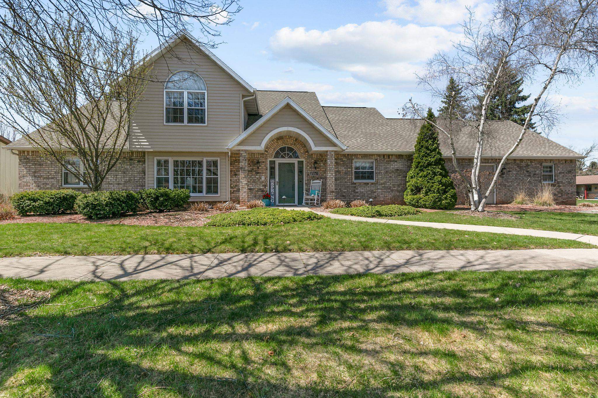 2611 North Nicholas Street Appleton, WI 54914 - Photo 1 of 64