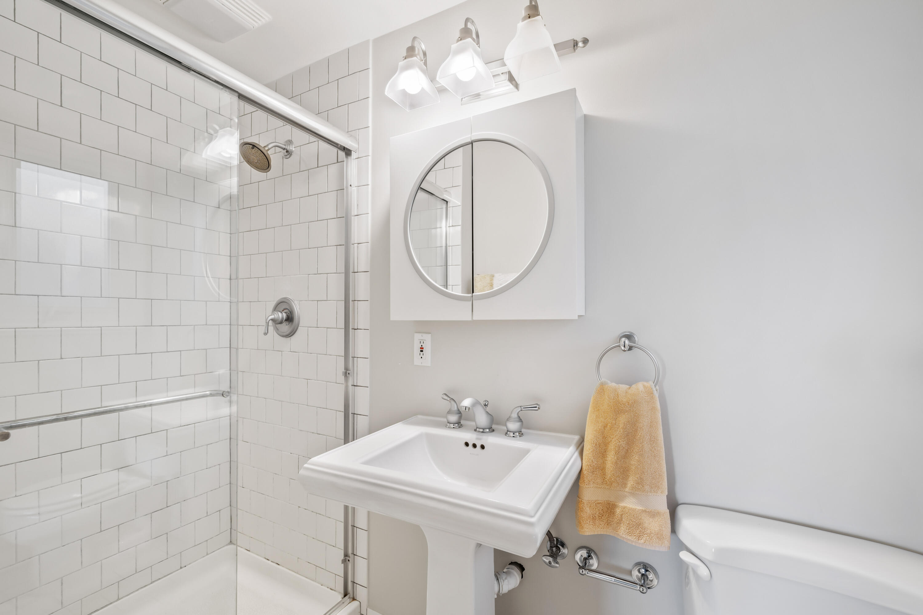 24 Upper Loch Vista Drive Williams Bay, WI 53191 - Photo 13 of 28 Primary Bath