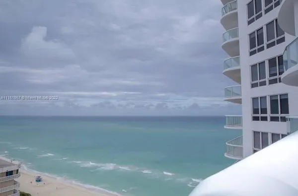 $4,000 | 6365 Collins Avenue, Unit 2409, Miami Beach, FL 33141