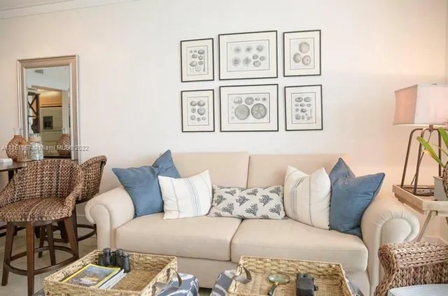 $4,000 | 6365 Collins Avenue, Unit 2409, Miami Beach, FL 33141