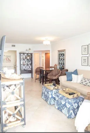 $4,000 | 6365 Collins Avenue, Unit 2409, Miami Beach, FL 33141