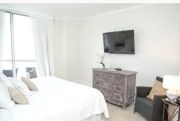 $4,000 | 6365 Collins Avenue, Unit 2409, Miami Beach, FL 33141