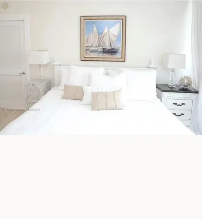 $4,000 | 6365 Collins Avenue, Unit 2409, Miami Beach, FL 33141