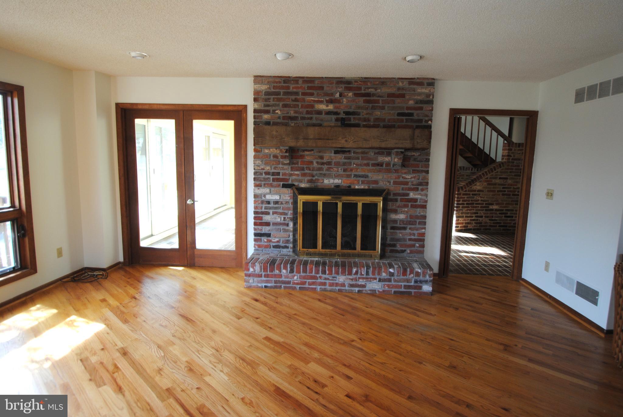 102 Jupiter Road Newark, DE 19711 - Photo 10 of 35 Living Room