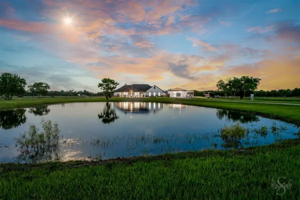 $995,000 | 20079 Farm To Market Road 523, Angleton, TX 77515