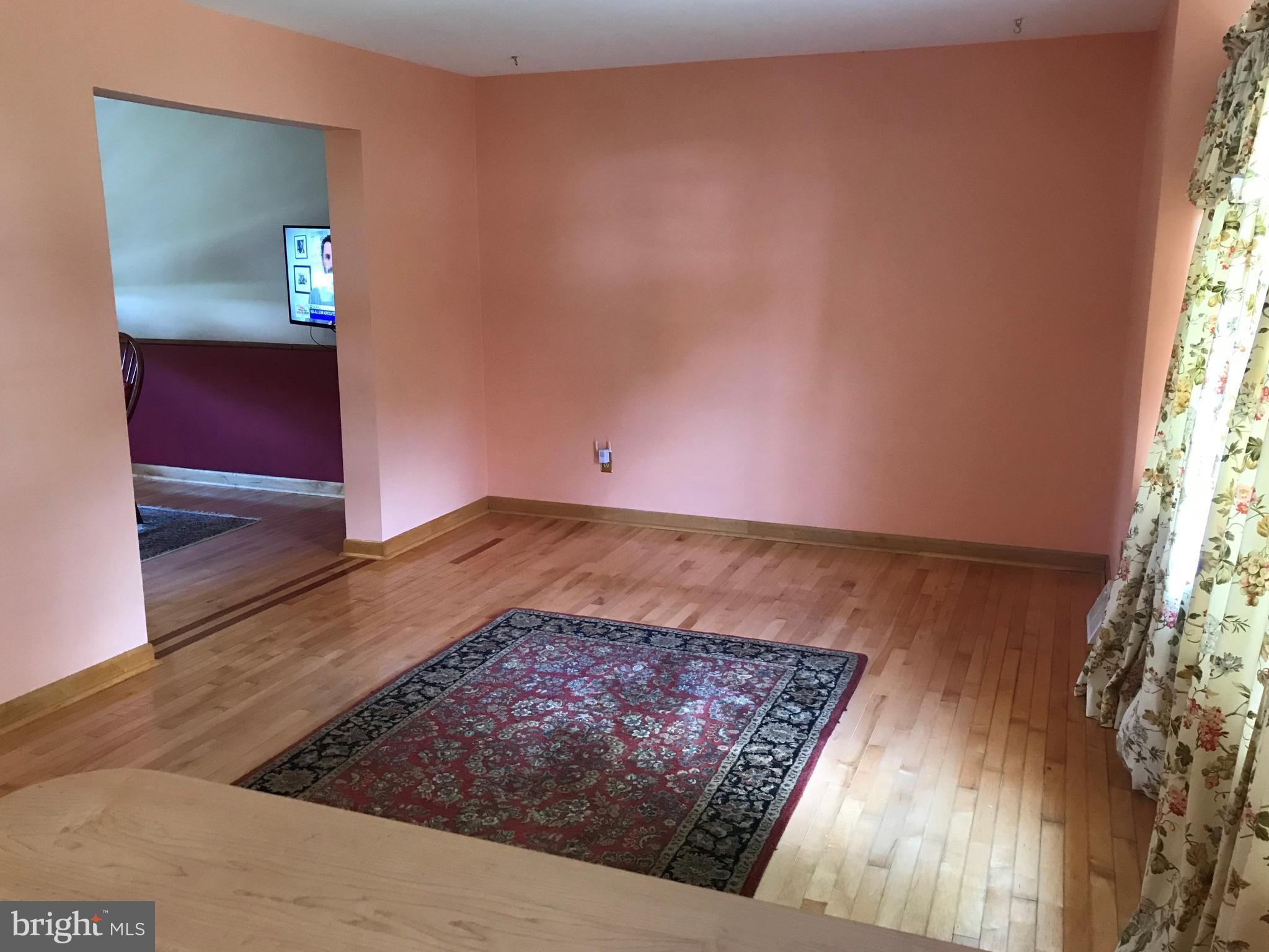 3 Heather Road Newark, DE 19702 - Photo 6 of 50 Living room w hardwood
