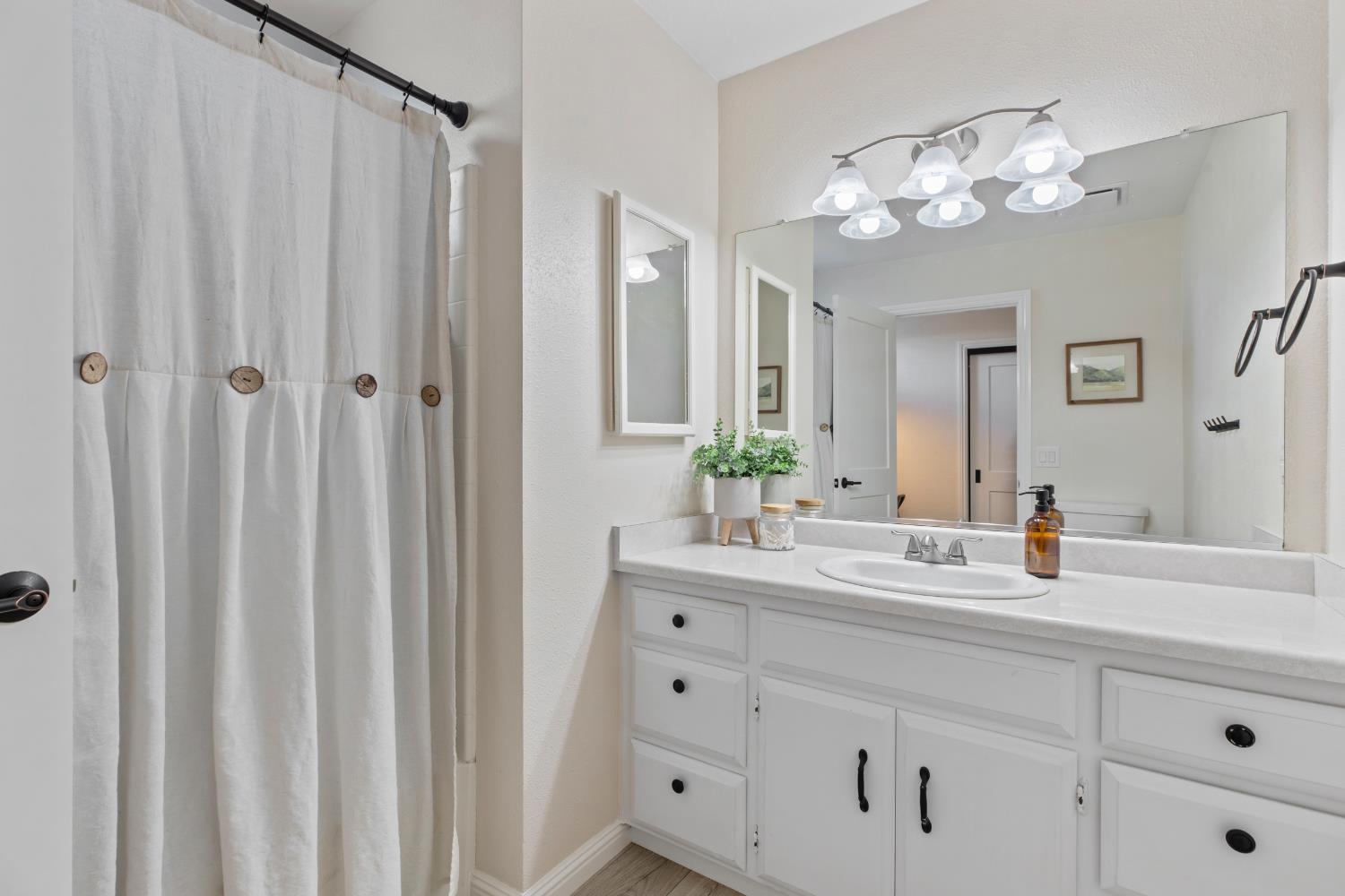2841 Fowler Road, Unit 89 Ceres, CA 95307 - Photo 18 of 32 a bathroom with a double vanity sink and a mirror