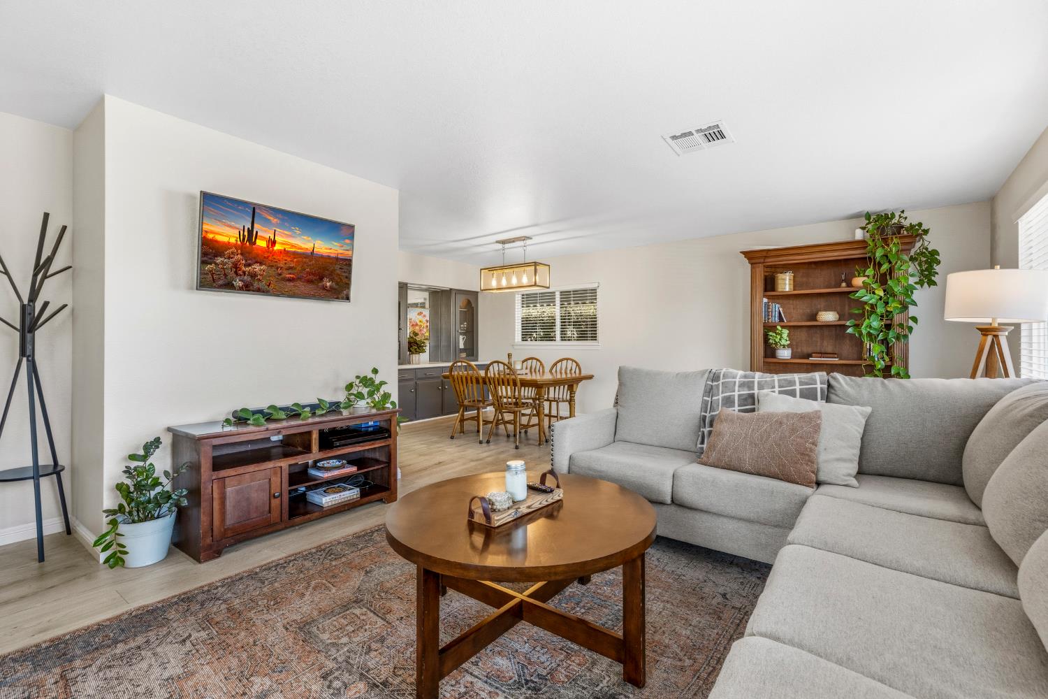 2841 Fowler Road, Unit 89 Ceres, CA 95307 - Photo 5 of 32 a living room with furniture a rug and a potted plant