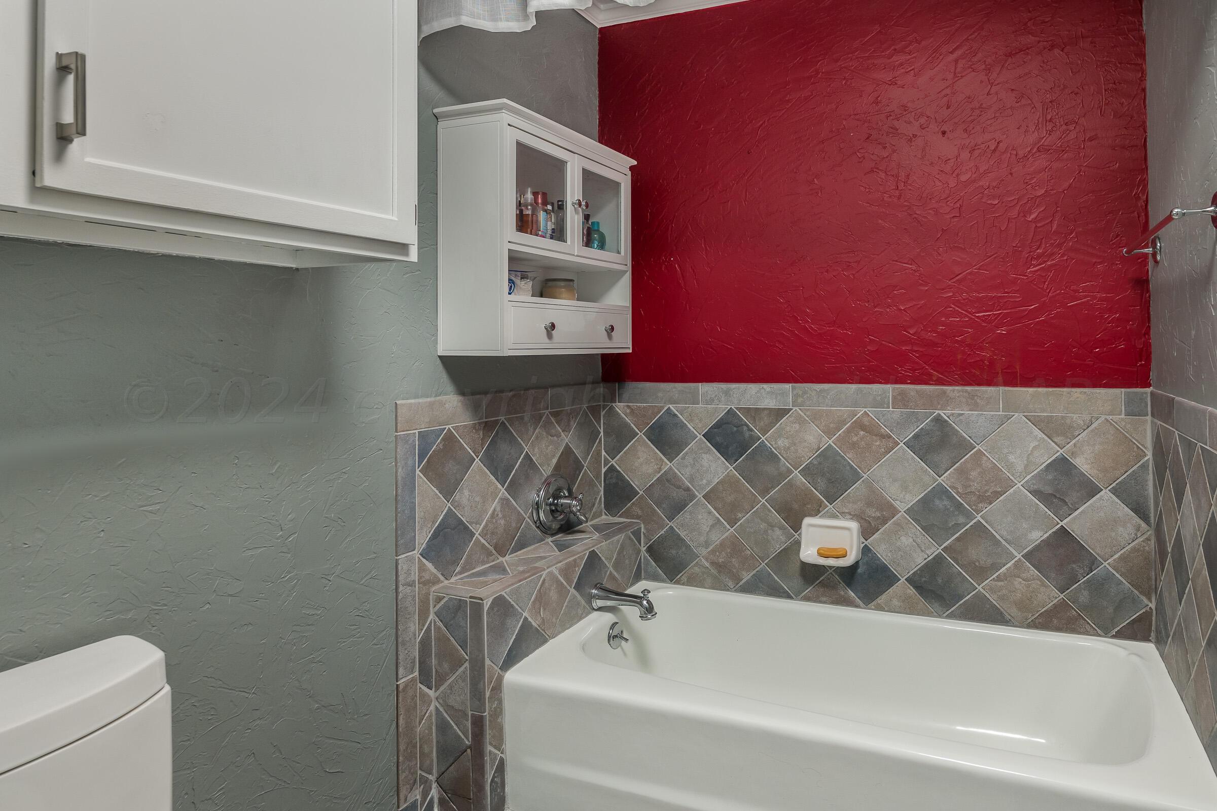 6524 Garwood Road Amarillo, TX 79109 - Photo 14 of 24 Master Bath