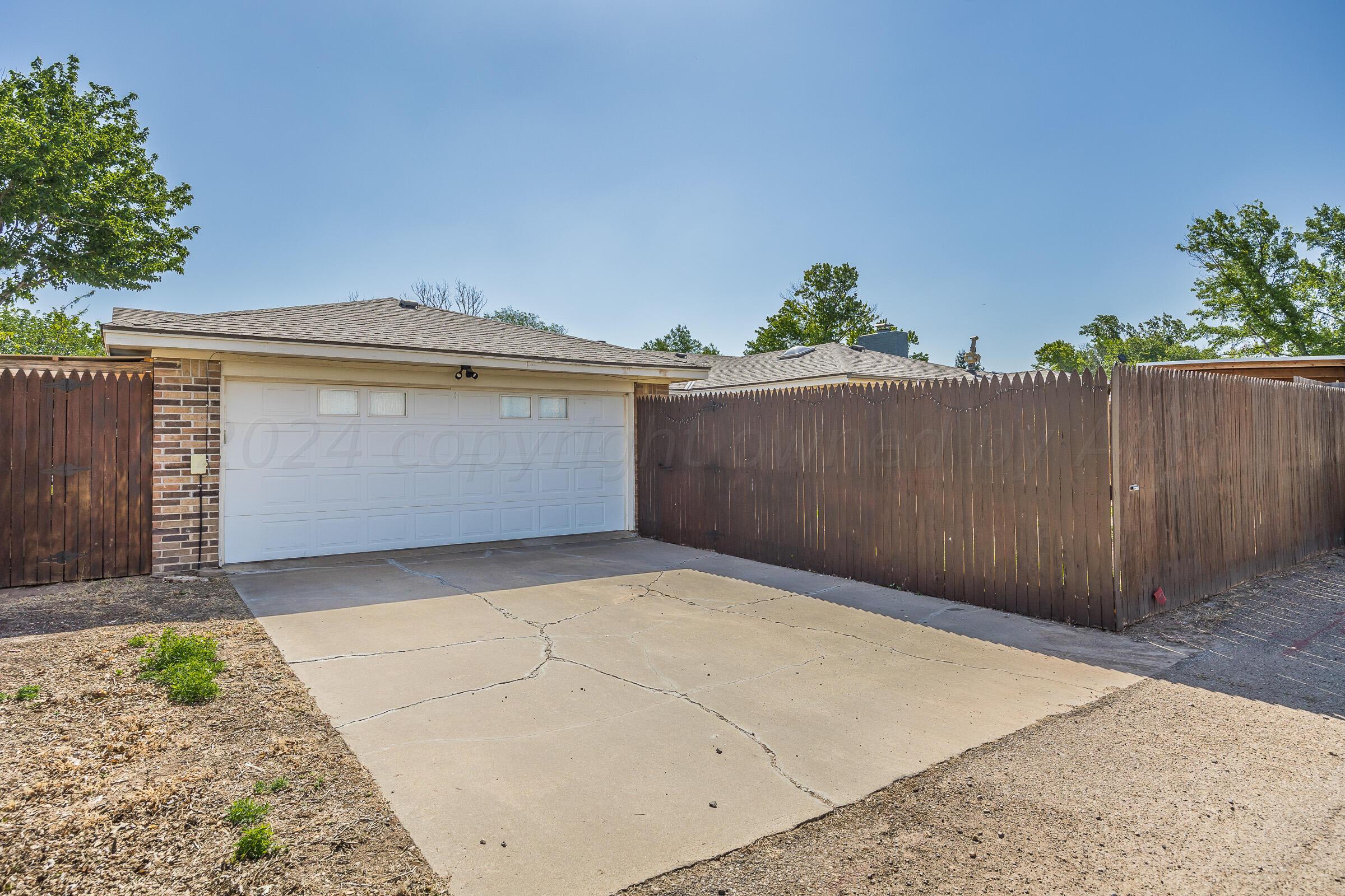 6524 Garwood Road Amarillo, TX 79109 - Photo 23 of 24 Garage