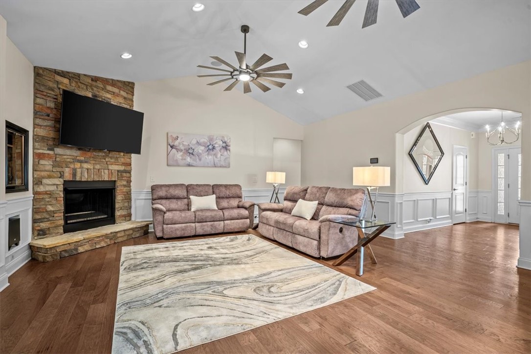 209 Quail Hunt Road Simpsonville, SC 29680 - Photo 4 of 35 Gallery Image 4