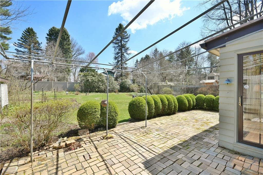 405 East Waldheim Road Pittsburgh, PA 15215 - Photo 22 of 25 Covered patio offers a space for casual dining.