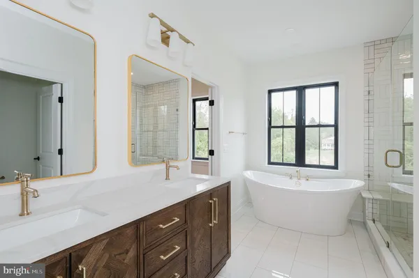 a view of a livingroom with a ceiling fan & cabinetry