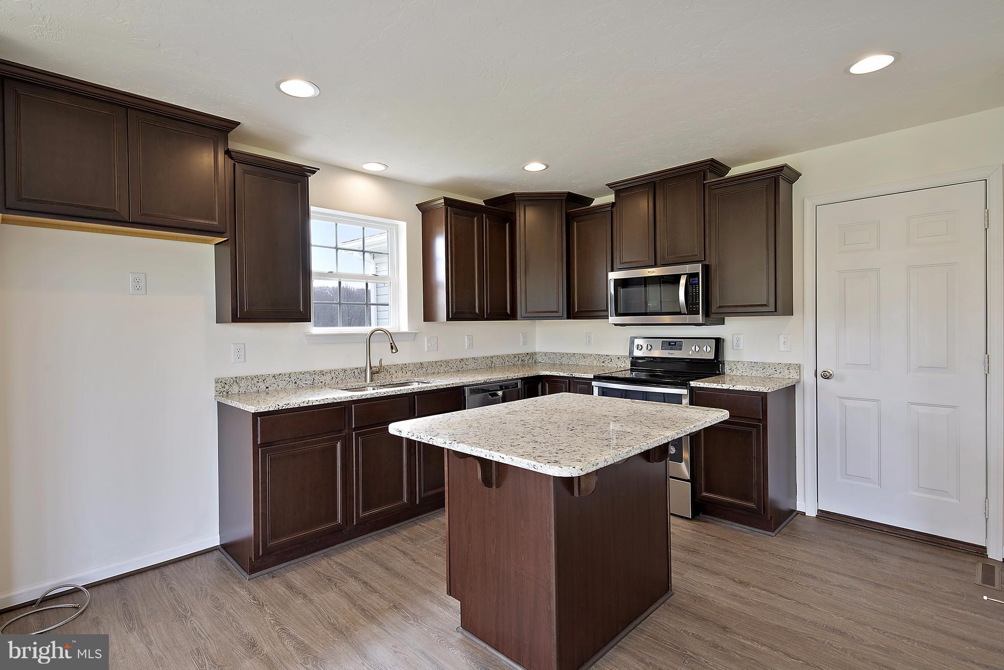 885 Ripple Drive, Unit 66 Hanover, PA 17331 - Photo 13 of 28 Kitchen
