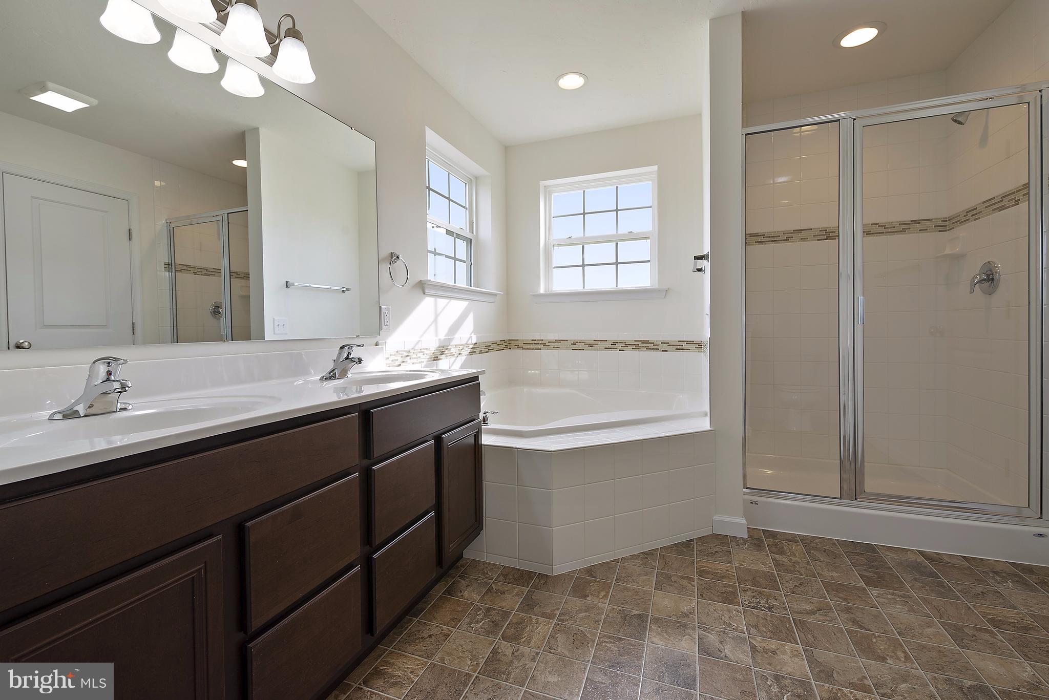 885 Ripple Drive, Unit 66 Hanover, PA 17331 - Photo 22 of 28 Owner's bath