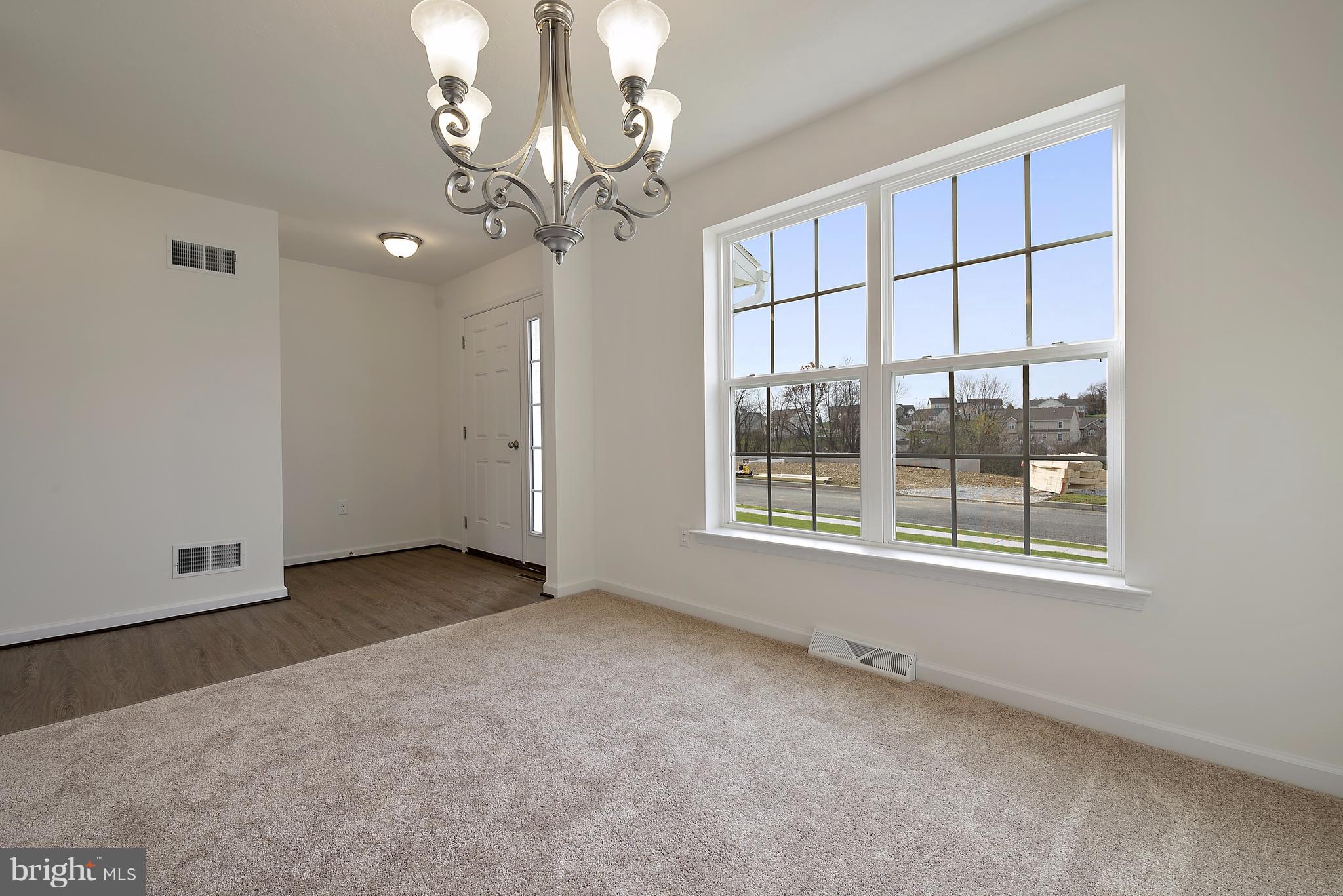 885 Ripple Drive, Unit 66 Hanover, PA 17331 - Photo 7 of 28 Dining Room