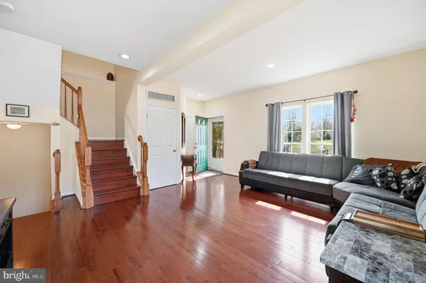 $585,000 | 15113 Gaffney Circle, Gainesville, VA 20155