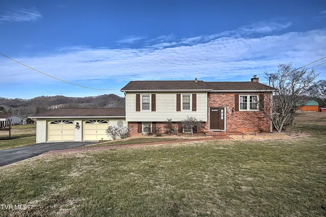 $349,900 | 325 Mayfield Drive, Bristol, TN 37620