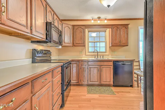 $349,900 | 325 Mayfield Drive, Bristol, TN 37620