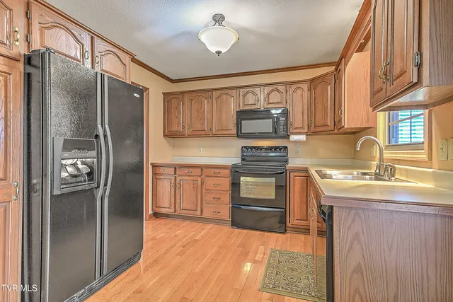 $349,900 | 325 Mayfield Drive, Bristol, TN 37620