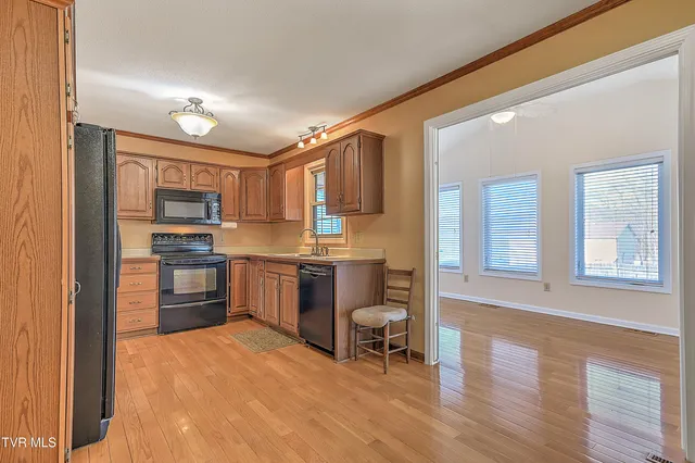 $349,900 | 325 Mayfield Drive, Bristol, TN 37620