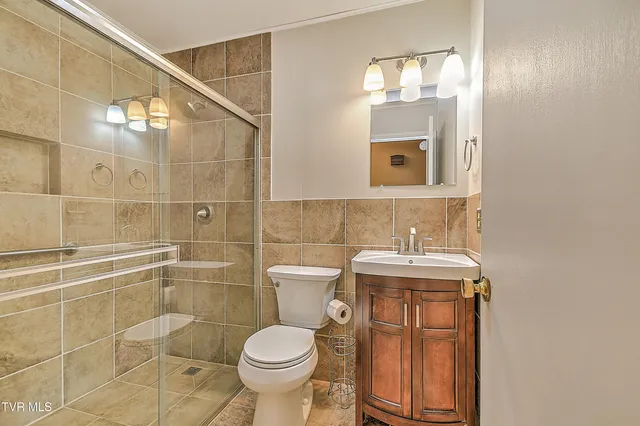 $349,900 | 325 Mayfield Drive, Bristol, TN 37620