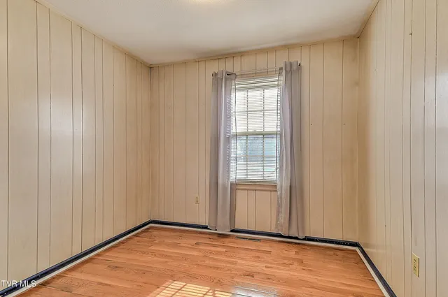 $349,900 | 325 Mayfield Drive, Bristol, TN 37620