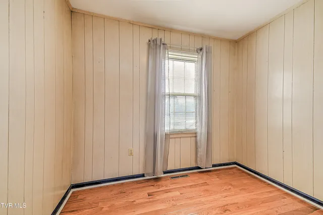 $349,900 | 325 Mayfield Drive, Bristol, TN 37620