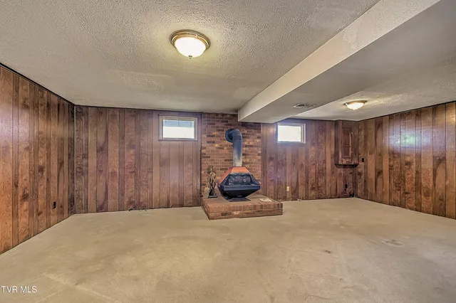 $349,900 | 325 Mayfield Drive, Bristol, TN 37620