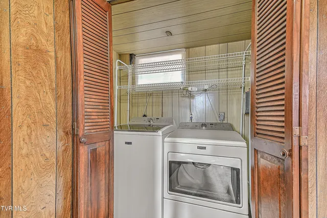 $349,900 | 325 Mayfield Drive, Bristol, TN 37620